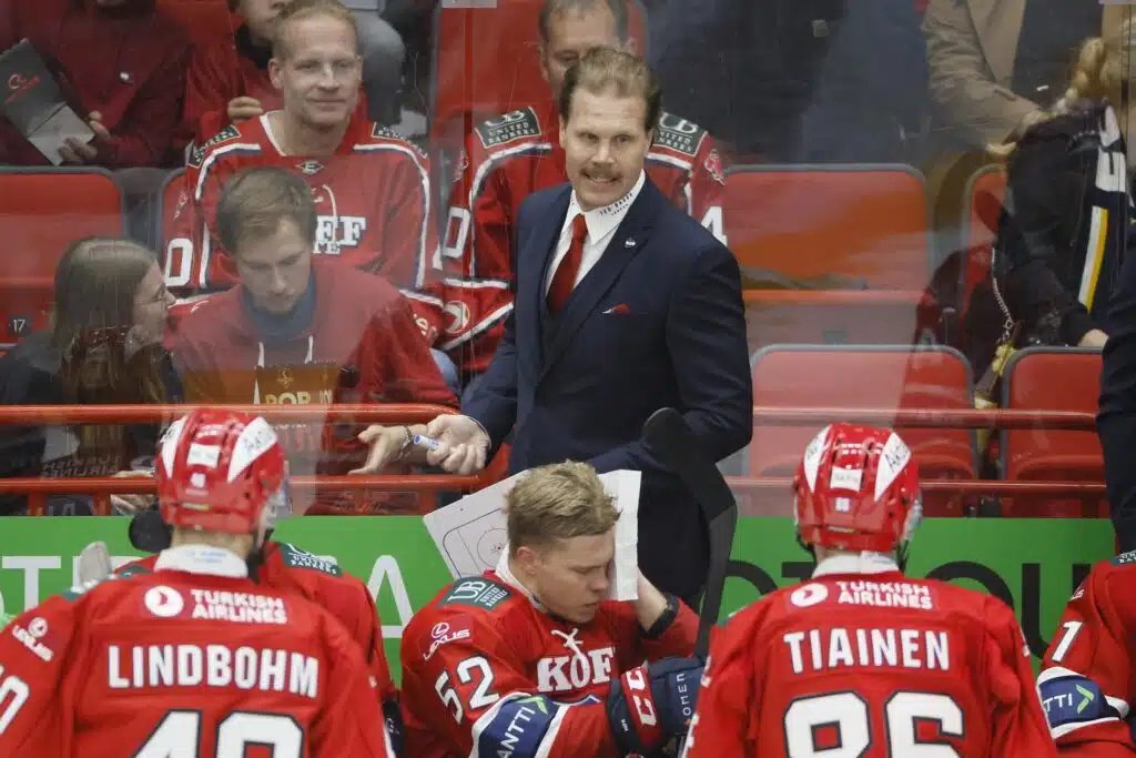 Sami Helenius jyrähti HIFK:sta – kovat vaatimukset tiskiin