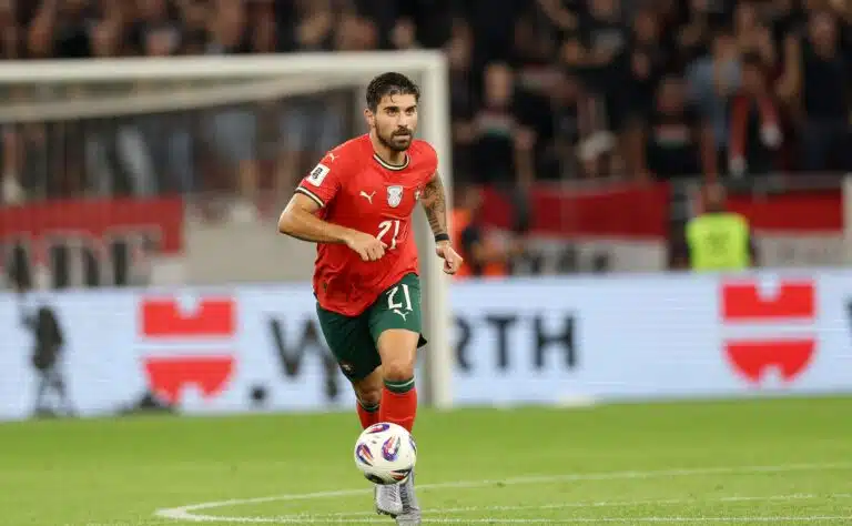 Manchester United hankkimassa toisen Valioliigaseuran entisen kapteenin