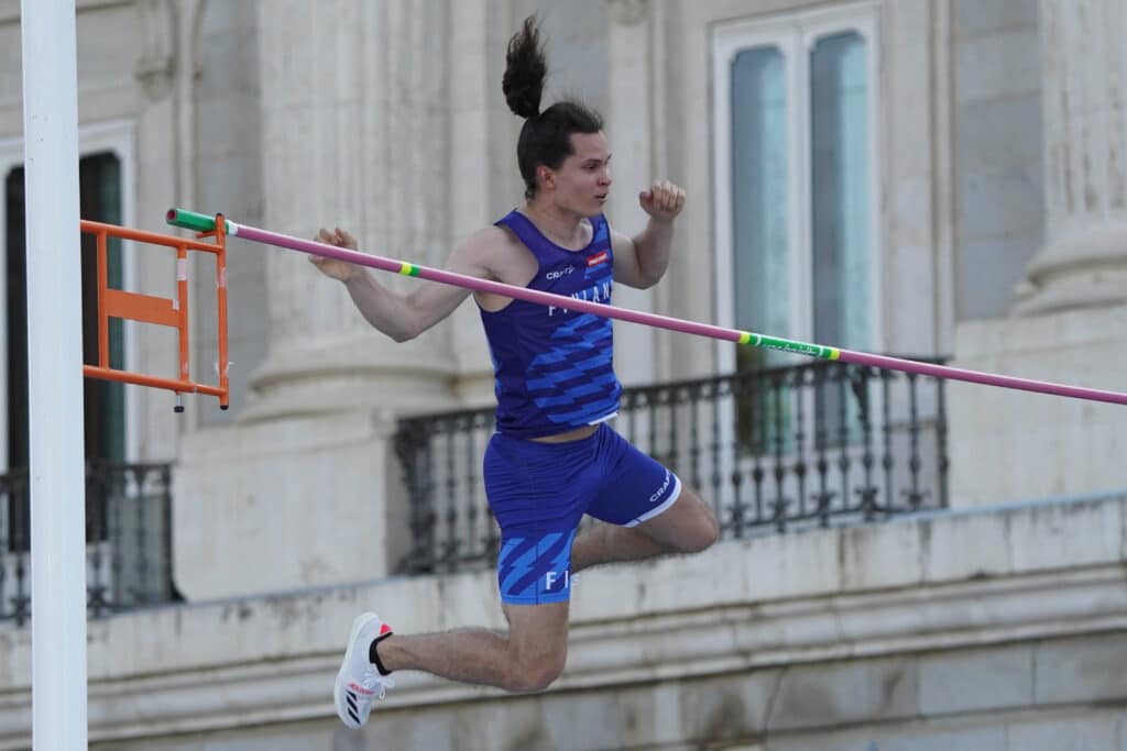 Urho Kujanpää romahti MM-kisoissa – valmentaja sormi suussa Ylen haastattelussa