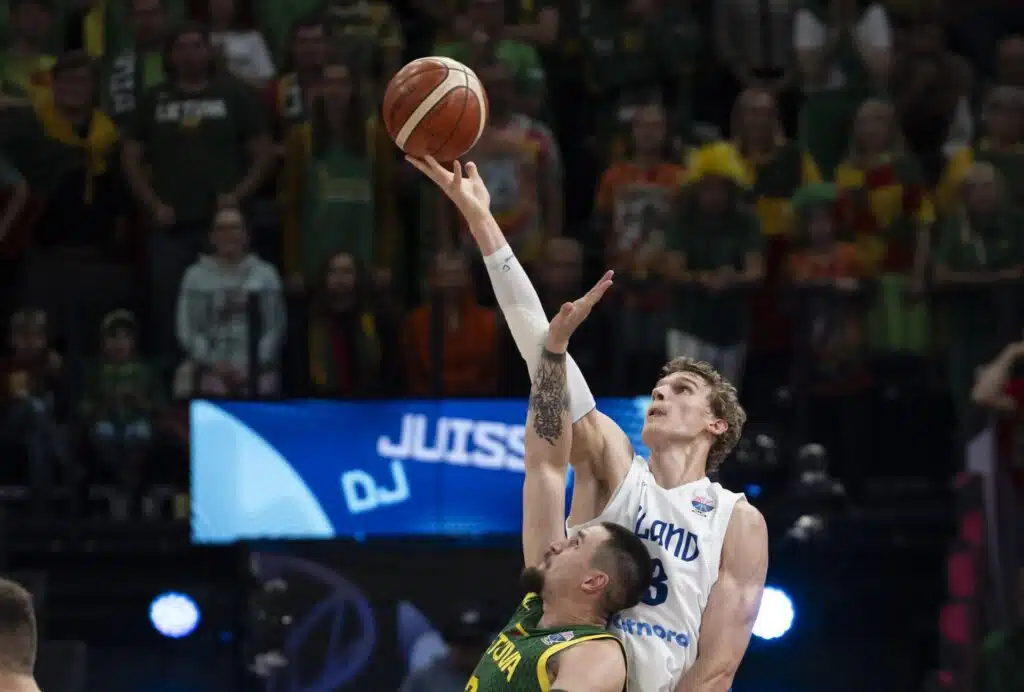 Lauri Markkanen saatiin kuriin – Susijengi kärsi karun tappion