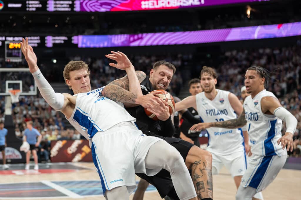 Saksa nöyryytti Susijengiä, Lauri Markkanen laitettiin sivuun