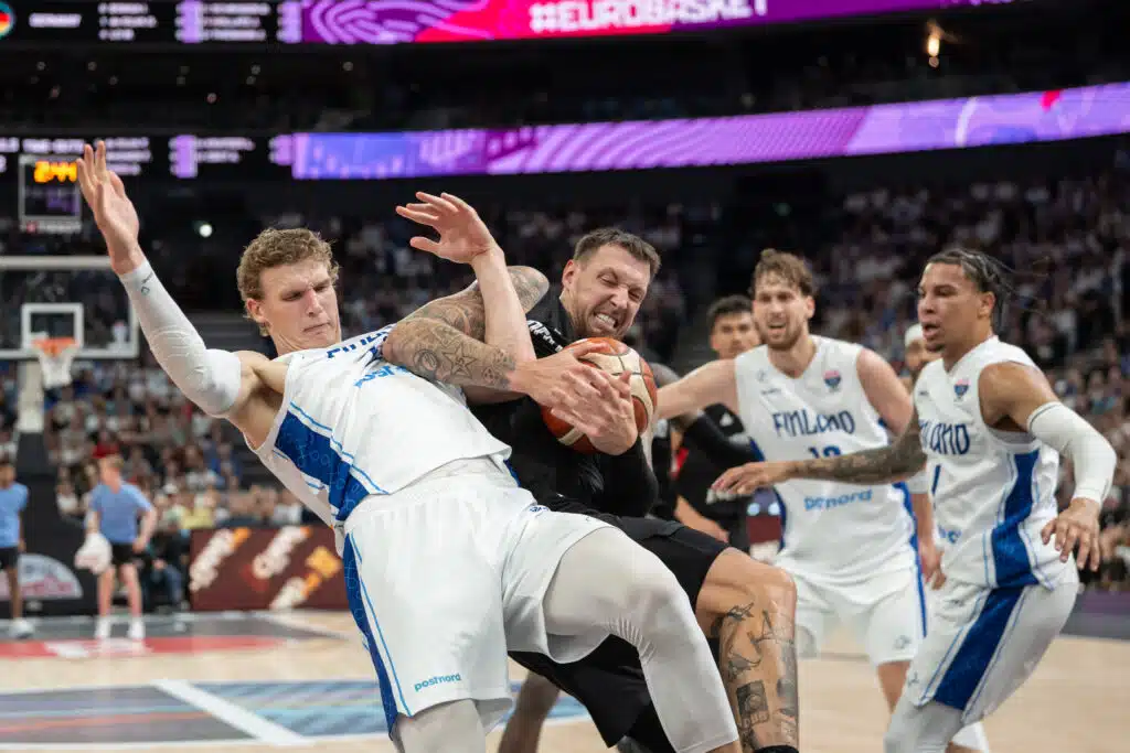 Saksa nöyryytti Susijengiä, Lauri Markkanen laitettiin sivuun