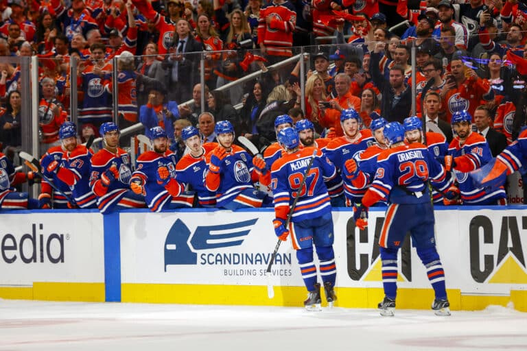 NHL:n ennakkosuosikin lento jatkuu