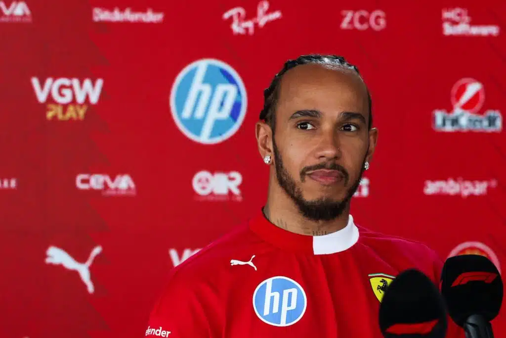 Ferrarin kriisi: Lewis Hamilton puhui jo ”sisäisistä keskusteluista”