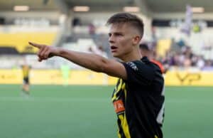 Pikkuhuuhkajien maaliruiskun hanat auki