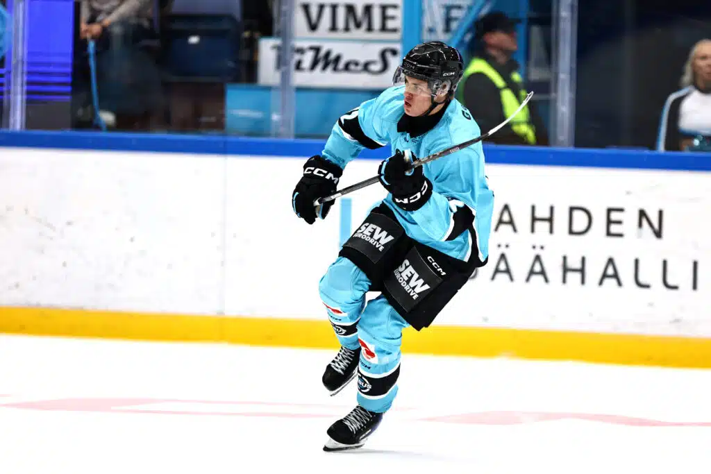 Pelicans kiinnitti ”hymypojan”