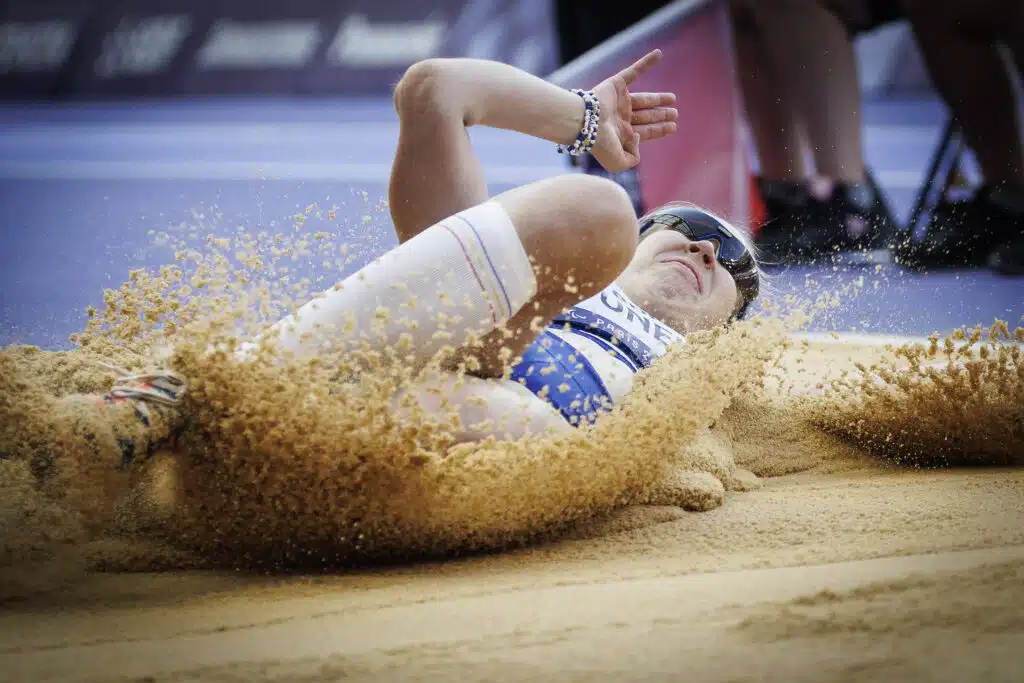 Pituushypyn MM-hopeaa Suomeen – ”Oon niin poikki” Pituushypyn MM-hopeaa Suomeen – ”Oon niin poikki”