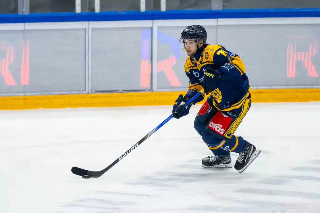 Sopimus revitty – SM-liigan seuran ja Nuorista Leijonista tutun pelaajan tiet eroavat