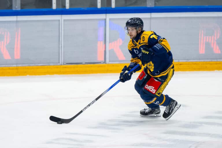 Sopimus revitty – SM-liigan seuran ja Nuorista Leijonista tutun pelaajan tiet eroavat
