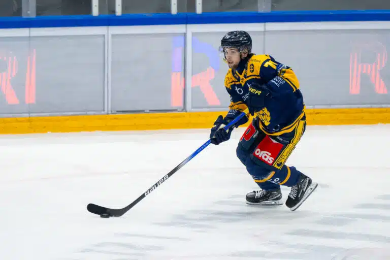 Sopimus revitty – SM-liigan seuran ja Nuorista Leijonista tutun pelaajan tiet eroavat