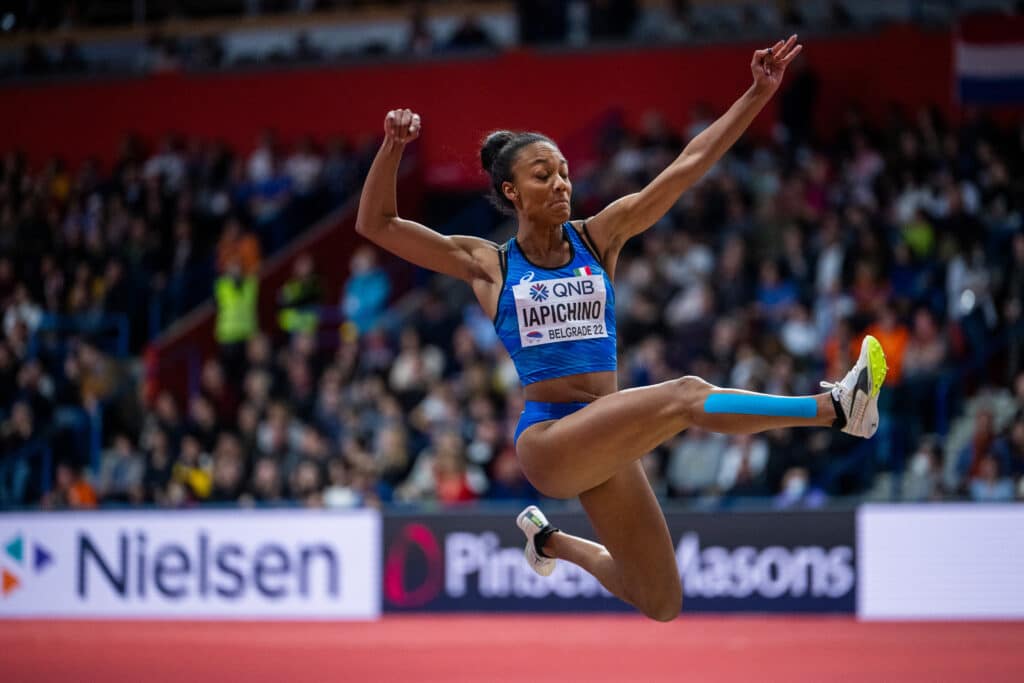 Jättipaukku Tokion MM-kisoissa – supertähti lauluun