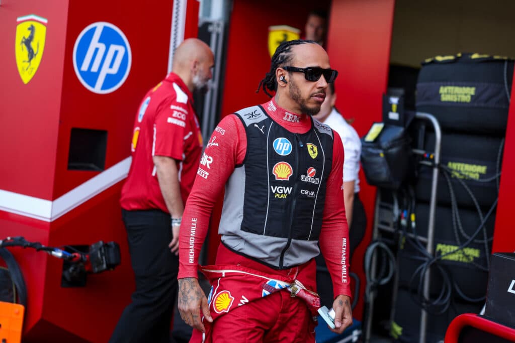 Charles Leclercin pikkuveli syrjäyttää Lewis Hamiltonin