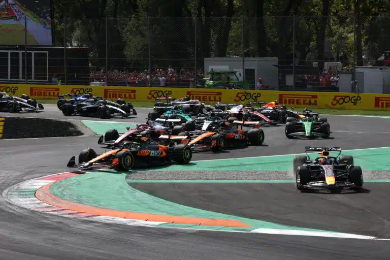 Rajua taistelua Monzassa – Lando Norris haukkui Max Verstappenin lyttyyn: ”Idiootti!”