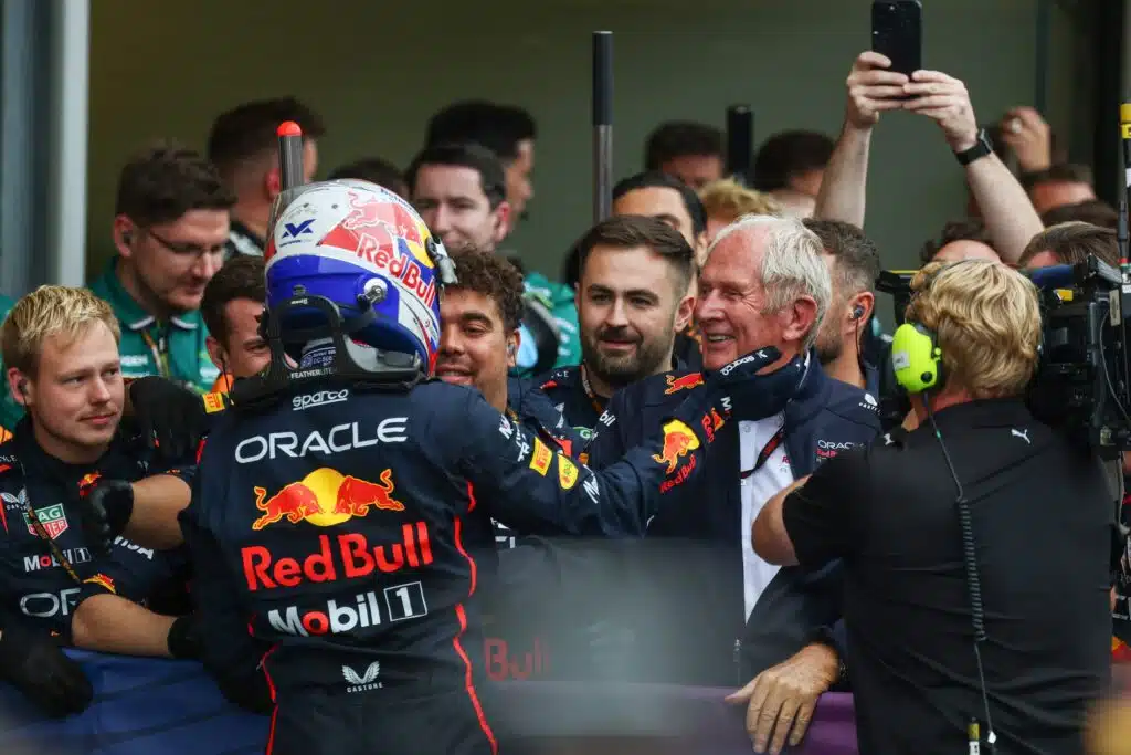 Max Verstappen sivusi jo Lewis Hamiltonin kovaa ennätystä