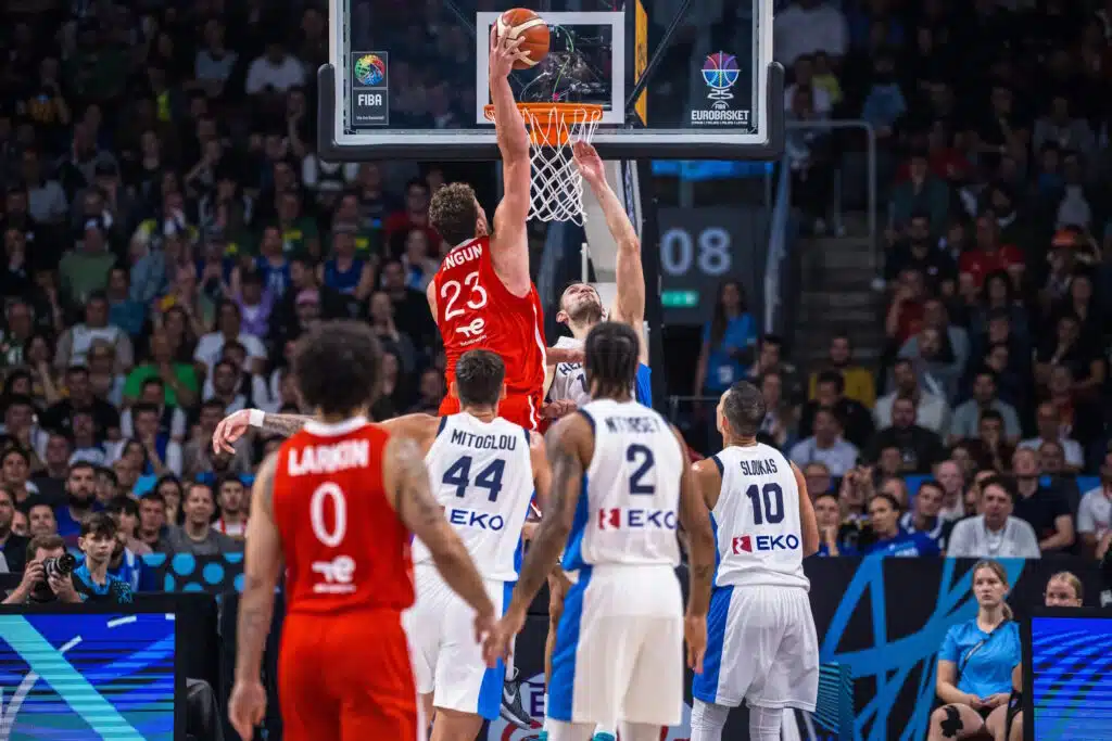 Susijengin pronssiottelun vastustaja selvisi – koki karmean löylytyksen