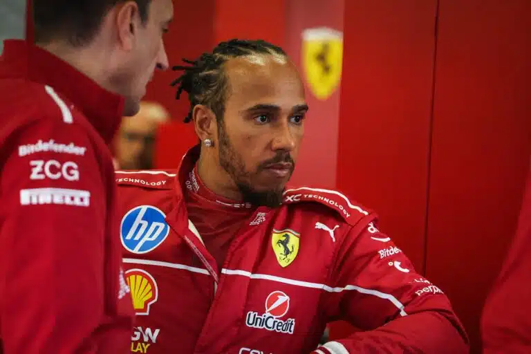 Lewis Hamilton latasi suorat sanat viime kauden autosta – ”Rukoilen vain”