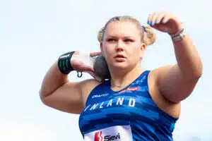 Emilia Kangas rikkoi 40 vuotta vanhan ennätyksen – ”Tiesin olevani kunnossa” Emilia Kangas rikkoi 40 vuotta vanhan ennätyksen – ”Tiesin olevani kunnossa”