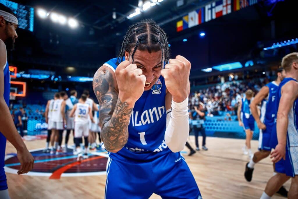 Ruotsissa sekä iloitaan että kadehditaan Susijengin menestystä – ”Katso ja opi Ruotsi”