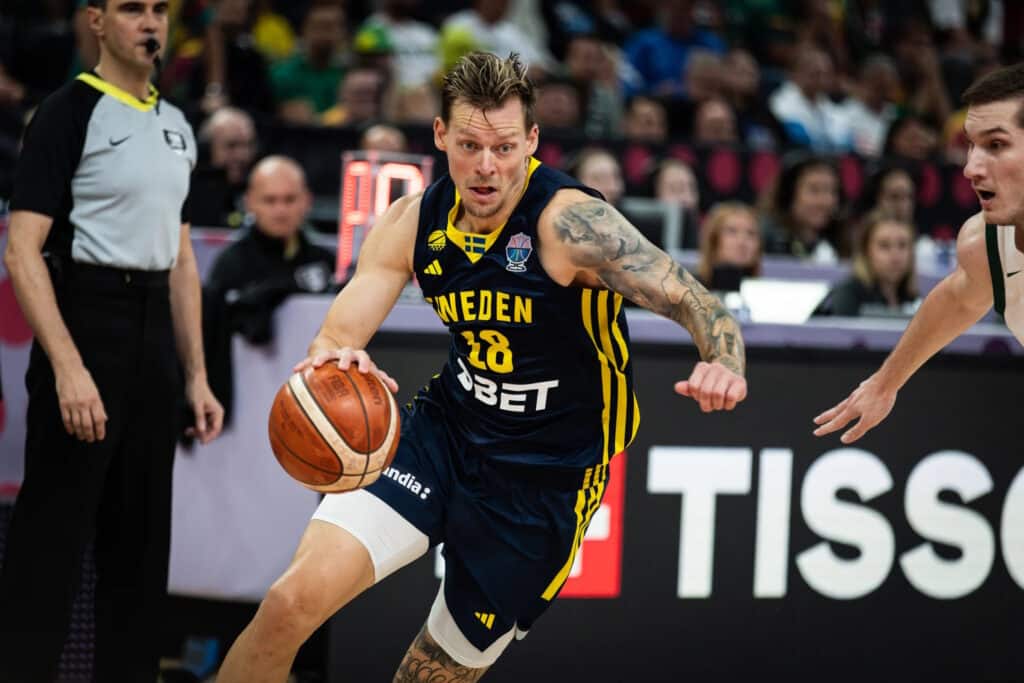 Ruotsin hautajaistunnelma vaihtui euforiaan – ”Sitä on vaikea kuvailla”