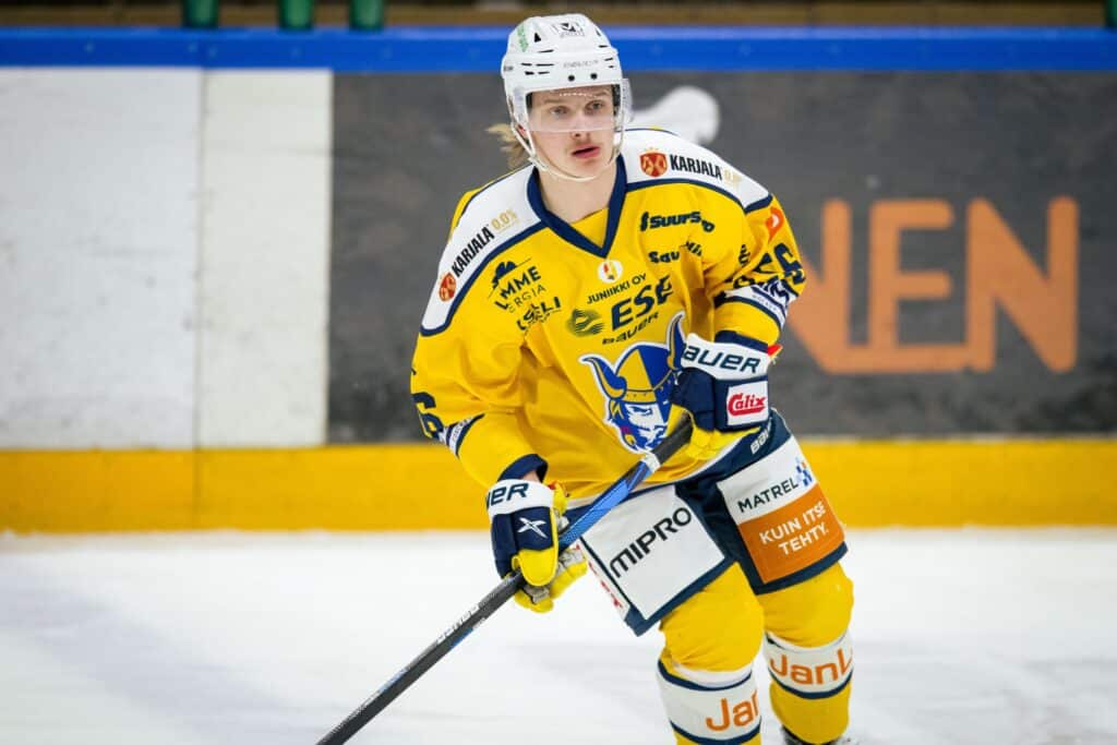 NHL:ssä pelaajakauppa – suomalaislupaus vaihtaa ”suomalaisseuraan”