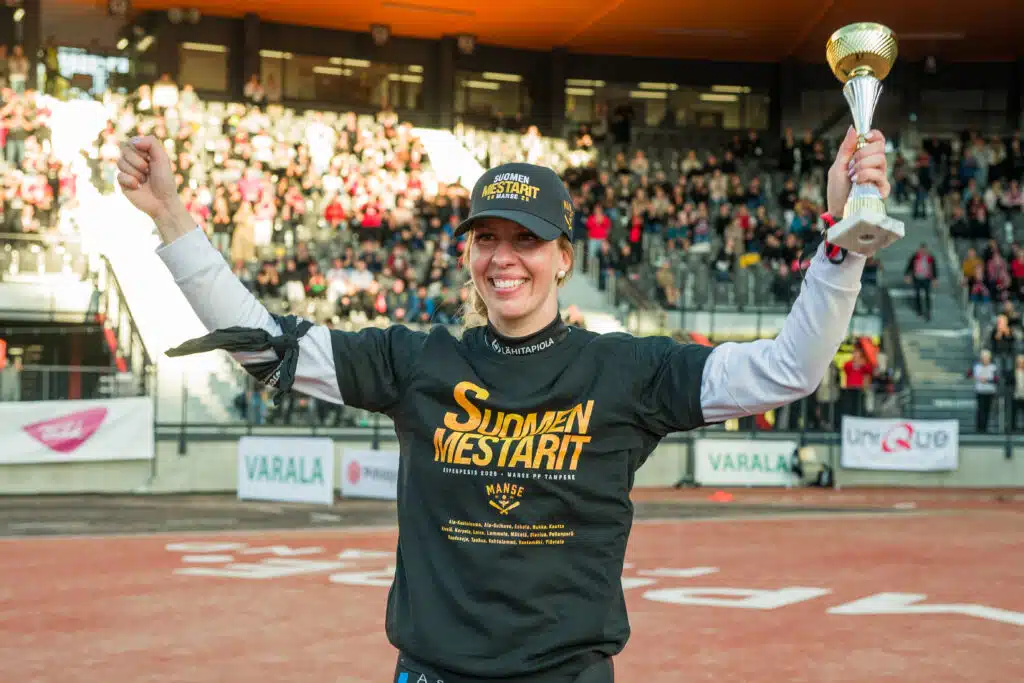 Virpi Hukalle kunniaa