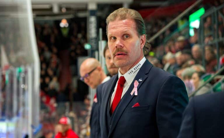 Olli Jokinen piti puheet lyhyenä: "Jos näin oli niin ei paljoa lohduta" Olli Jokinen piti puheet lyhyenä: ”Jos näin oli niin ei paljoa lohduta”