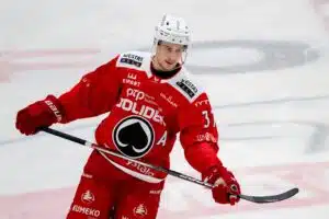 Lappeenrannassa satanen täyteen - Ässien Rami Määttä otti Bednarin paikan Lappeenrannassa satanen täyteen – Ässien Rami Määttä otti Bednarin paikan