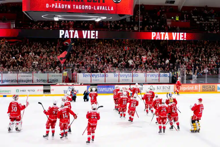 Ässät siipirikkoisena tärkeään viikkoon