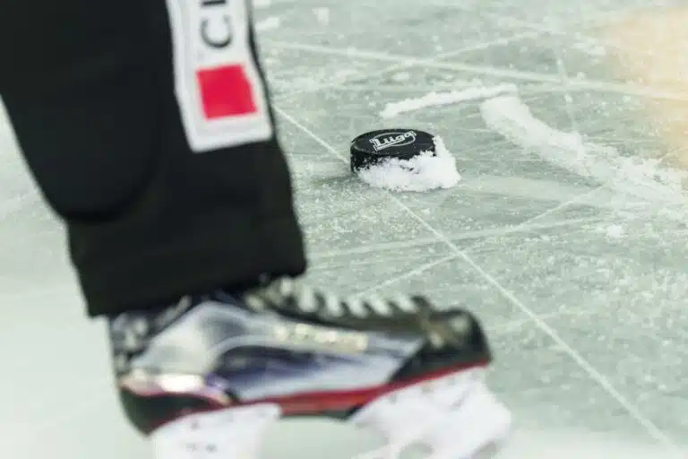 Kova paljastus – joku ei käytä jääkiekon SM-liigassa munasuojia