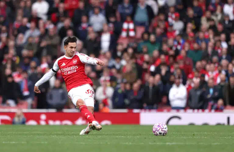 Onko Arsenal nyt ykkössuosikki mestariksi? Keskikentän tähtipelaaja painoi jarrua