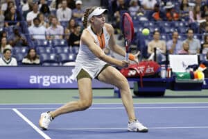 Elena Rybakina selviytyi tiukassa semifinaalissa Australian avoimien finaaliin