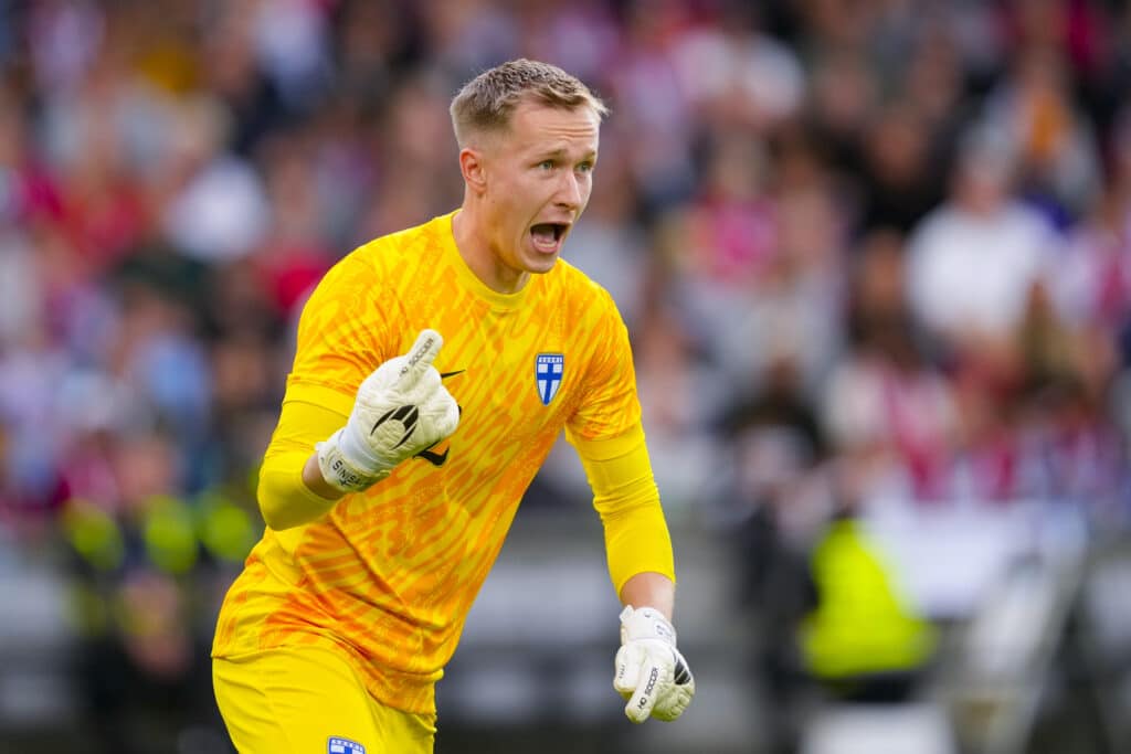 Huuhkajien uusi maalivahti kesti – itsensä isoin kriitikko