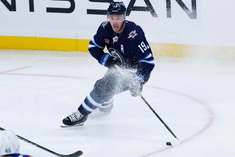 NHL-legenda palaa kaukaloon