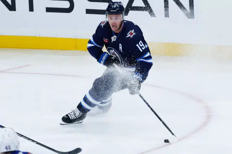NHL-legenda palaa kaukaloon