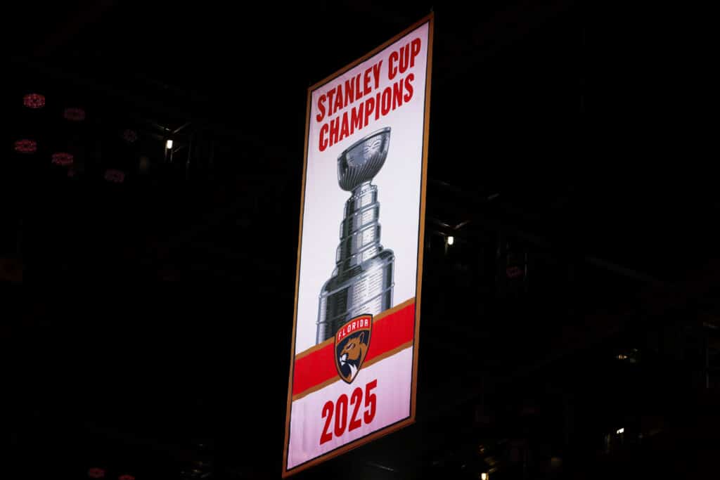 Florida nosti mestaruuslakanan kattoon – NHL-kauden avausottelussa heti suomalaismaali