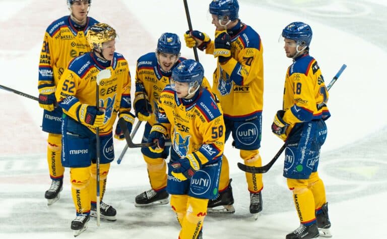 SM-liigassa komeita yleisömääriä - yhden paikkakunnan tilanne jaksaa kuitenkin hämmästyttää SM-liigassa komeita yleisömääriä – yhden paikkakunnan tilanne jaksaa kuitenkin hämmästyttää