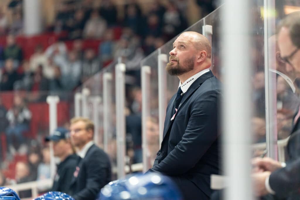 Jukureille tappio – Jonne Virtaselta selvä viesti pelaajilleen: ”Jos tätä joku meidän pelaaja katsoo”