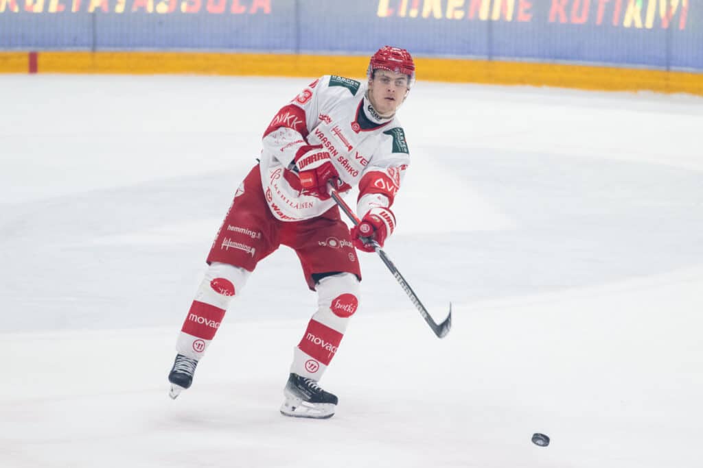 Sport vuokraa puolustajansa ulkomaille