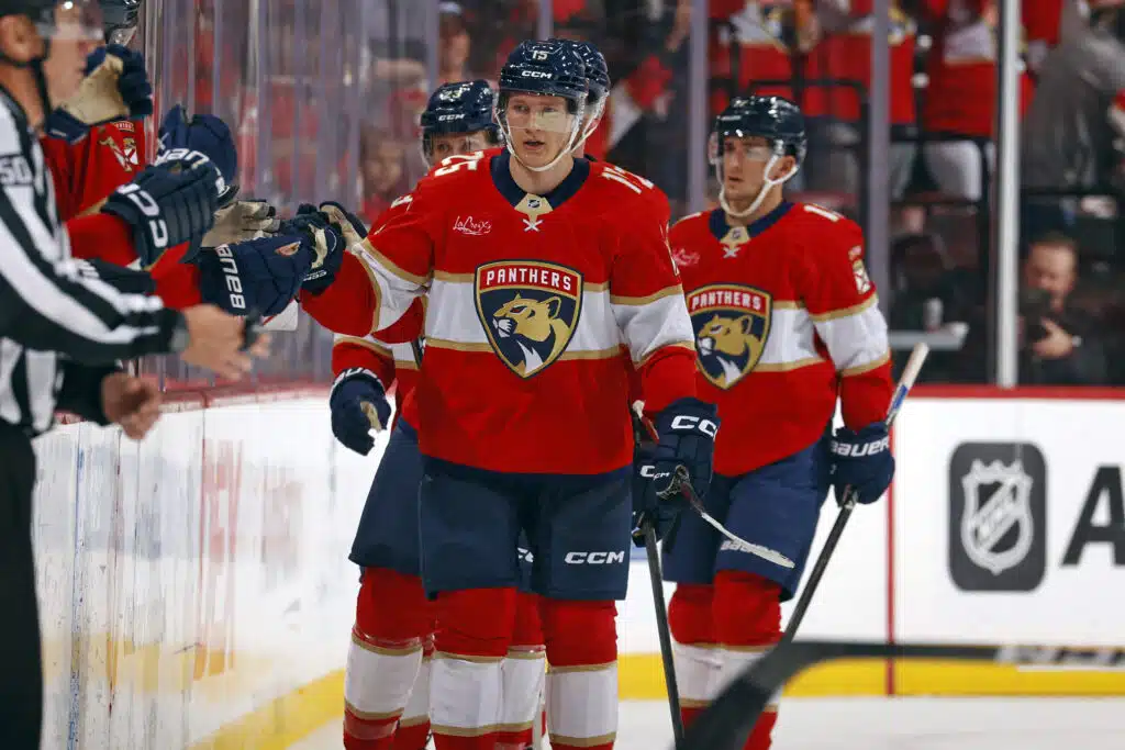 Suomalaistähden vahva alkukausi NHL:ssä kerää kehuja – ”Odotamme häneltä paljon”