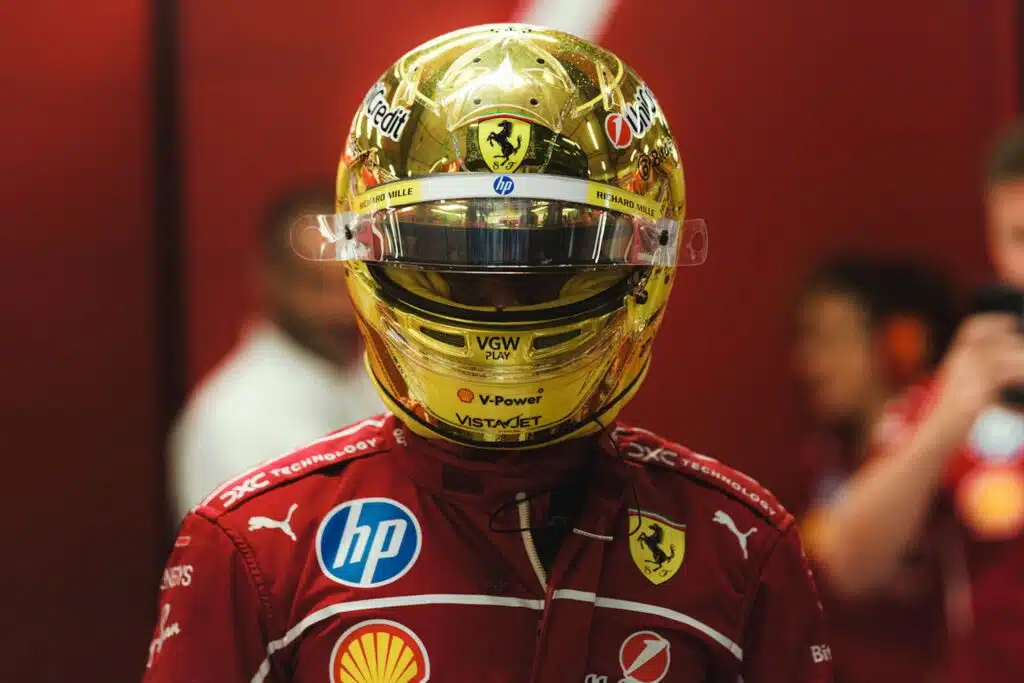 Lewis Hamilton keskeytti