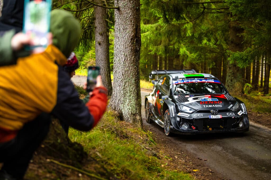 EK16: Kalle Rovanperän takana käydään jännittävää sekuntikamppailua