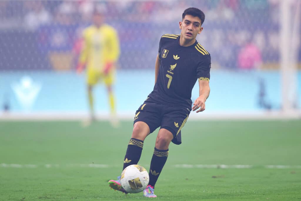 Real Madrid ja Man United ajautumassa siirtosotaan – hiomaton timantti polttelee näpeissä