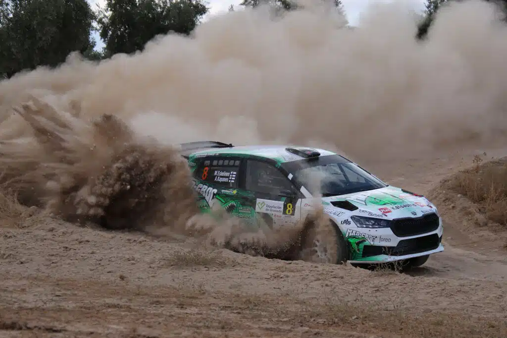 Roope Korhonen ajoi voittoon Espanjassa – Mikko Eskelisellä vaikeuksia