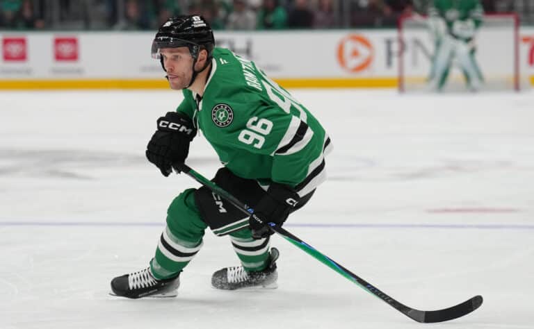 Mikko Rantanen tukki suita – häikäisevä maali NHL:ssä Mikko Rantanen tukki suita – häikäisevä maali NHL:ssä