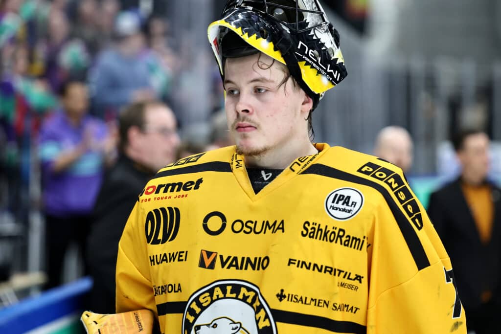 Entinen Pelicans-vahti siirtyy lähtee ulkomaille