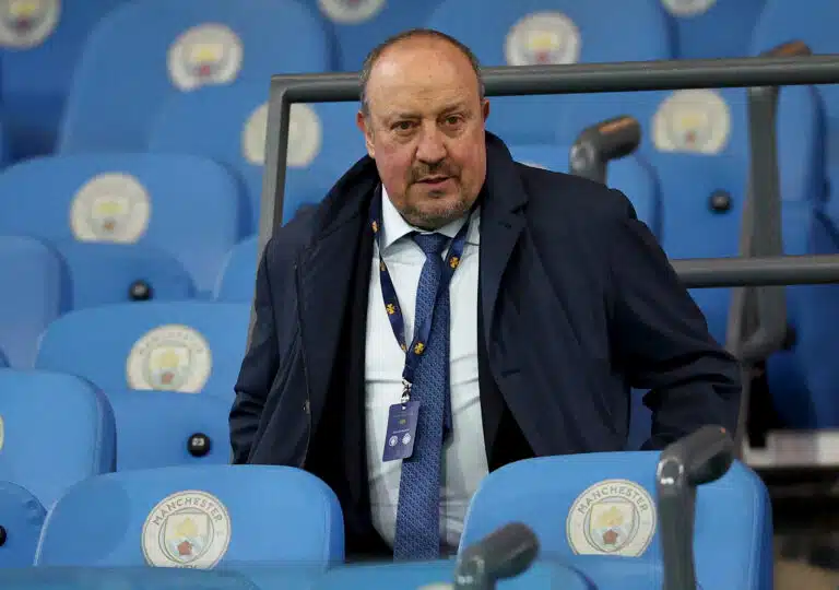 Valmentajalegenda Rafael Benitez taas potku-uhan alla – entinen valmennettava nousemassa tilalle