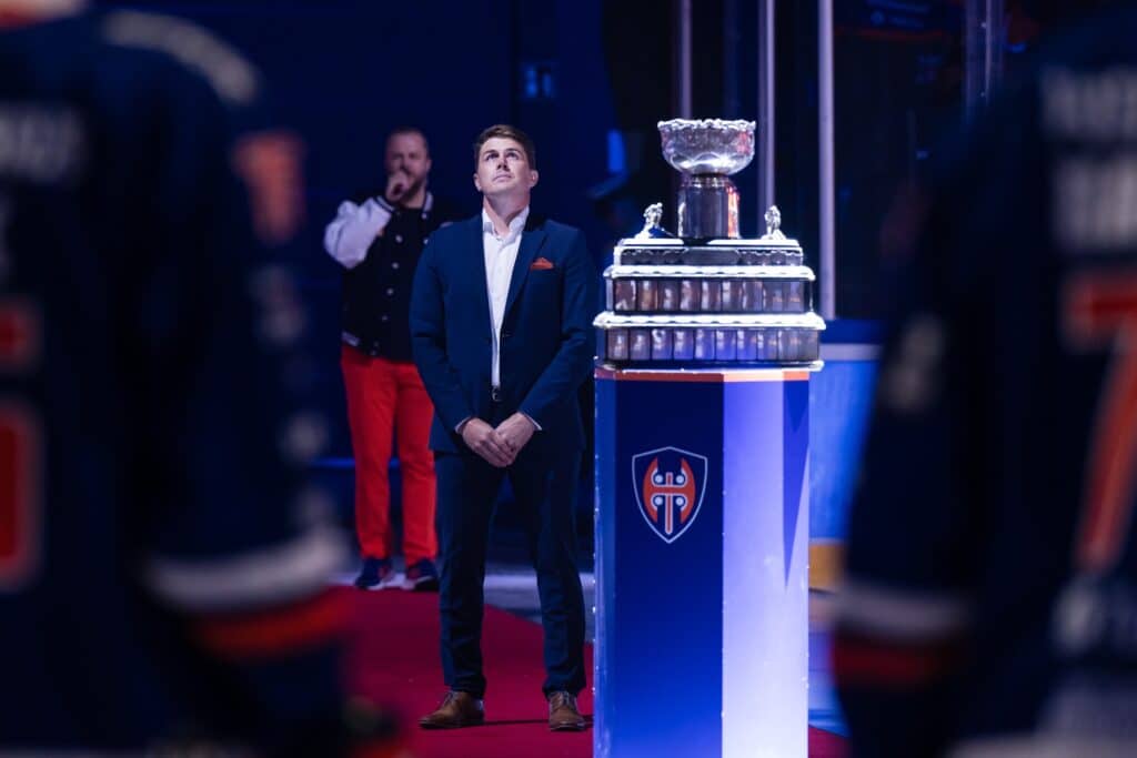 Kylmät väreet – maailmanmestari sai upeat jäähyväiset