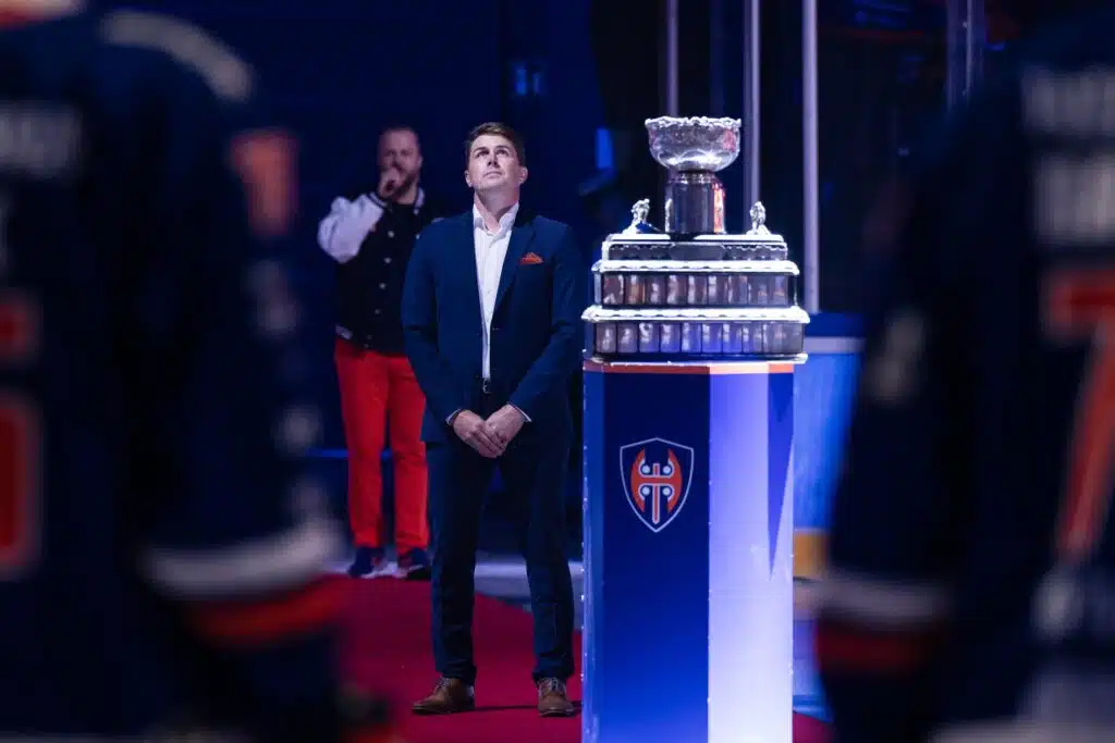 Kylmät väreet – maailmanmestari sai upeat jäähyväiset