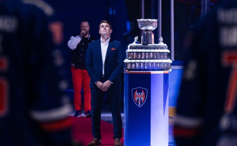 Kylmät väreet - maailmanmestari sai upeat jäähyväiset Kylmät väreet – maailmanmestari sai upeat jäähyväiset