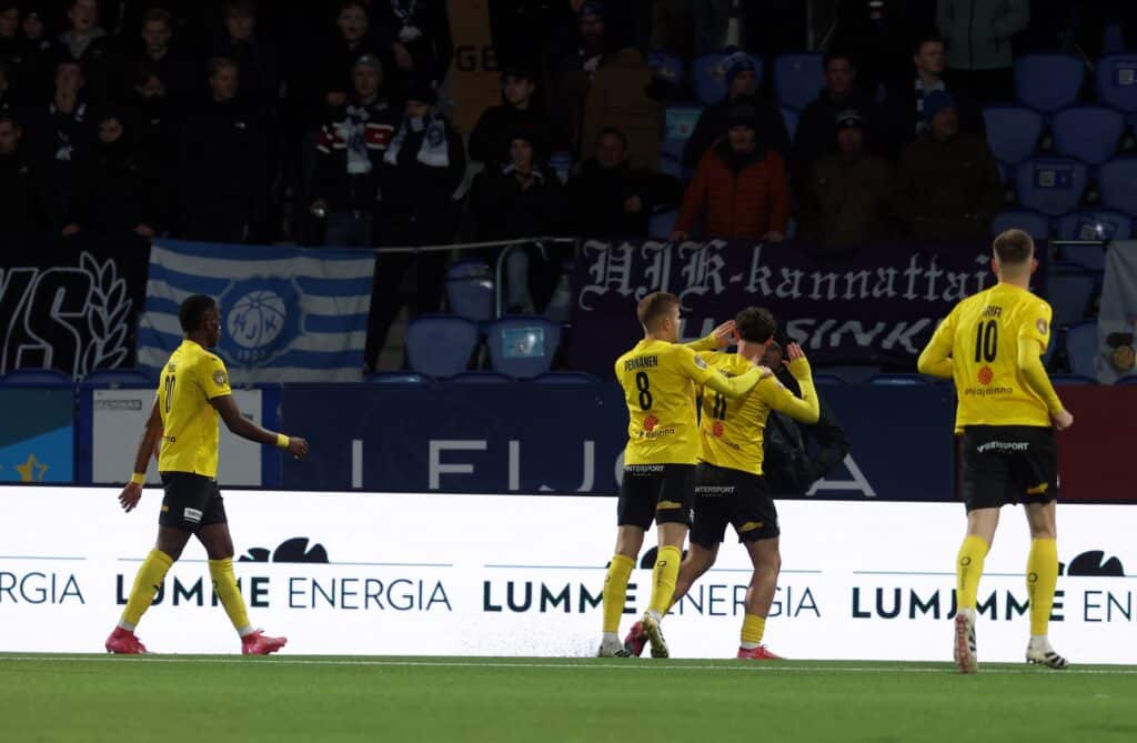 Mestari-KuPS kävi sinetöimässä homman Helsingissä – HJK:n kausi totaalinen farssi